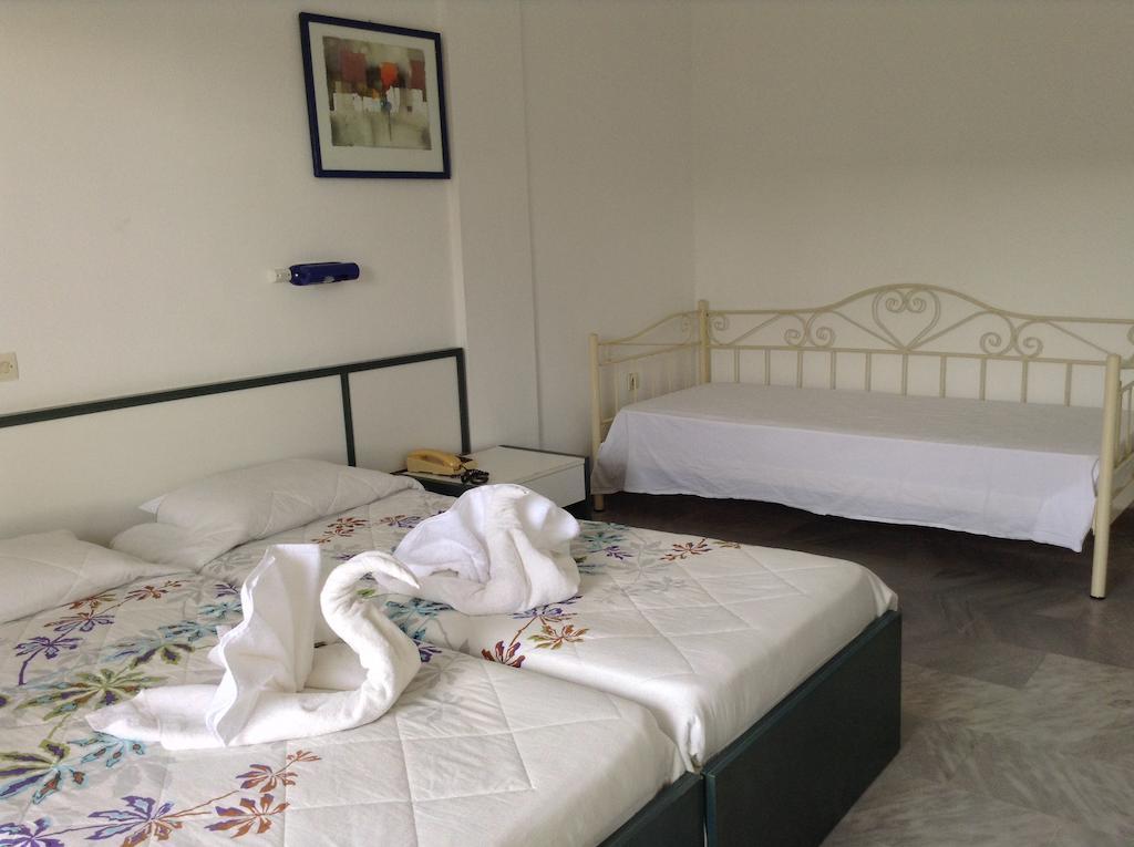 Musses Koukounaries Room photo